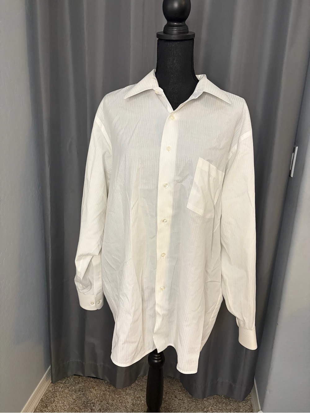5. VanHeusen Classic Men's White Button-Up Shirt, Size XL